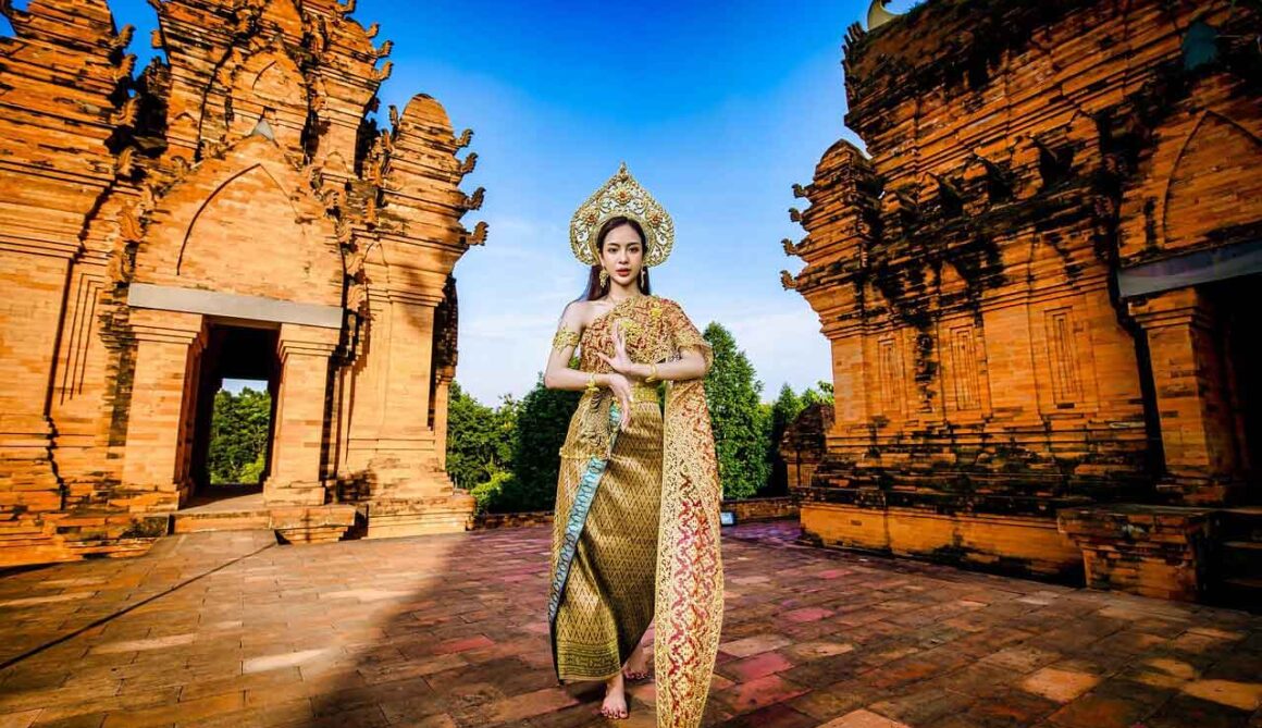 thai woman | Dating in Thailand | Meet Thai women online | Types of Thai women | Thai dating culture | Traditional Thai girlfriend | Thai bar girls | Dating Thai women safely | meetthailove.com