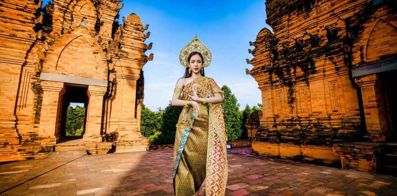 thai woman | Dating in Thailand | Meet Thai women online | Types of Thai women | Thai dating culture | Traditional Thai girlfriend | Thai bar girls | Dating Thai women safely | meetthailove.com