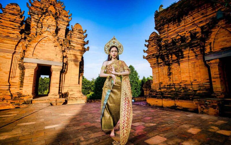 thai woman | Dating in Thailand | Meet Thai women online | Types of Thai women | Thai dating culture | Traditional Thai girlfriend | Thai bar girls | Dating Thai women safely | meetthailove.com